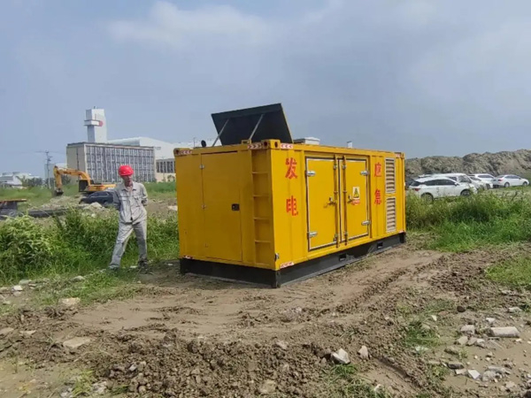 东辽200KW柴油发电机机组每小时的油耗量受哪些因素影响？